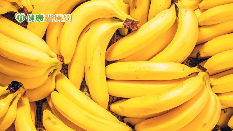 破解香蕉迷思　吃香蕉不可喝水、香蕉花預防中風？